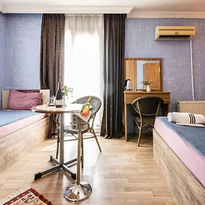 Отель эконом класса Mini House, Стамбул